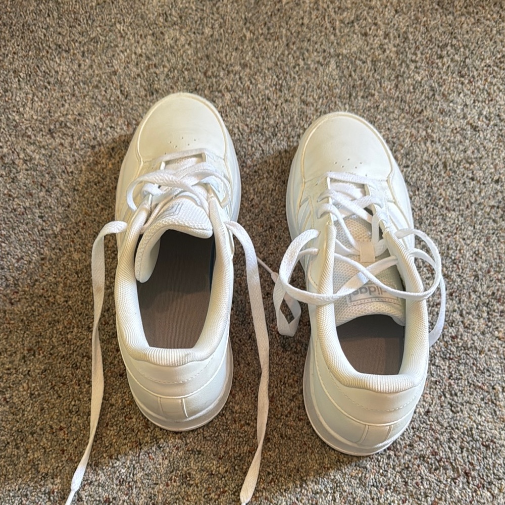 Kids size 7/womens size 8.5! White Adidas Sneakers